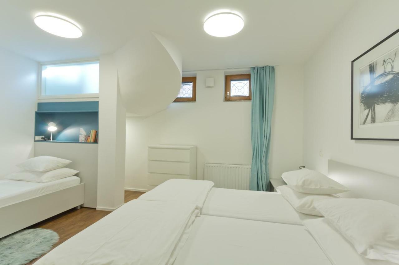 Apartment Centre *